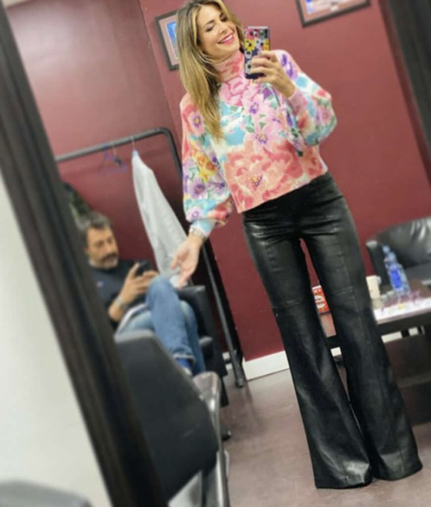 Nuria Roca elige el pantalón de Mango efecto cuero que es la compra del  momento en España