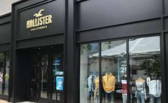 Fachada exterior de una tienda de Hollister