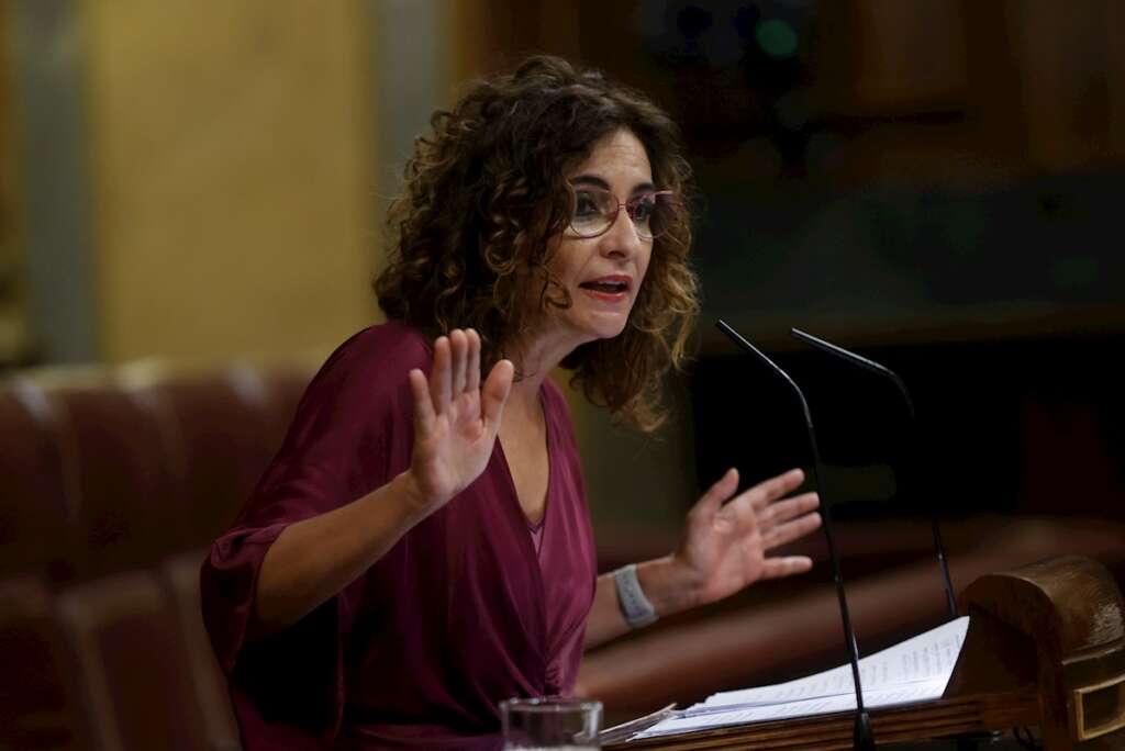 En la imagen, la ministra de Hacienda, María Jesús Montero, en el debate de enmiendas de totalidad. Foto: EFE