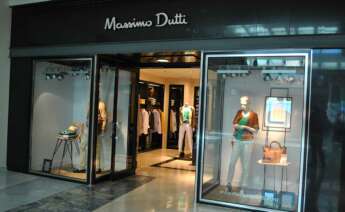 Fachada de una de las tiendas de Massimo Dutti