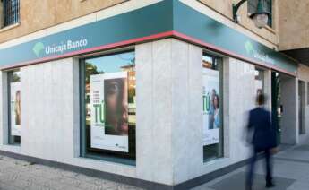 En la imagen, una sucursal del banco Unicaja.