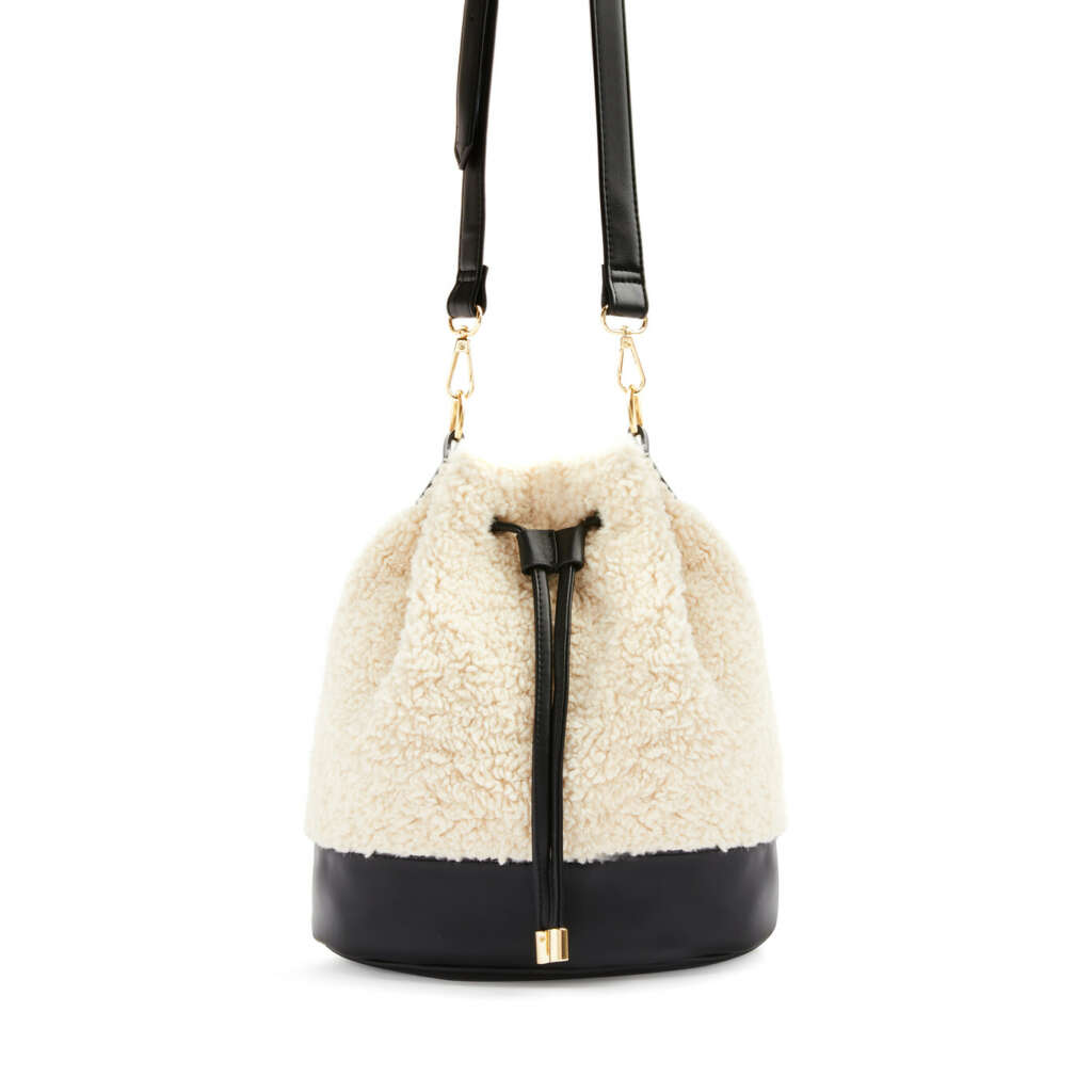 Si te gusta el borreguito, Primark tiene un bolso que no podrás dejar de  comprar antes o después del Black Friday