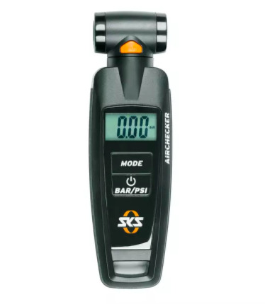 El Manómetro digital Airchecker que venden en Decathlon