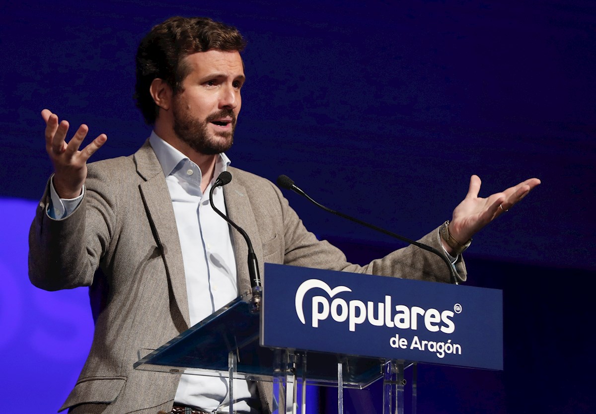 El presidente del PP, Pablo Casado, interviene durante el XIV Congreso Autonómico del Partido Popular de Aragón en Zaragoza dónde hoy ha elegido Jorge Azcón como nuevo presidente regional del partido. EFE/Javier Cebollada