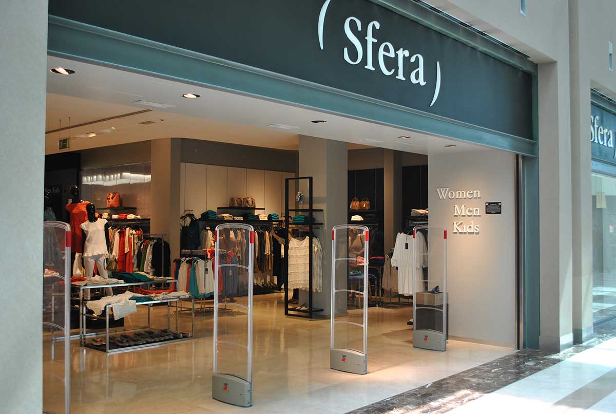 Fachada exterior de una tienda de Sfera