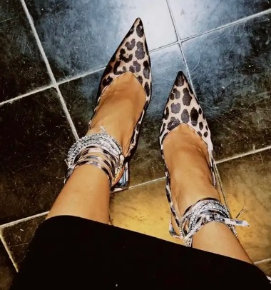 Leopardo con pulsera con brillantes, así es el zapato de fiesta de Zara que está conquistando - Economía Digital