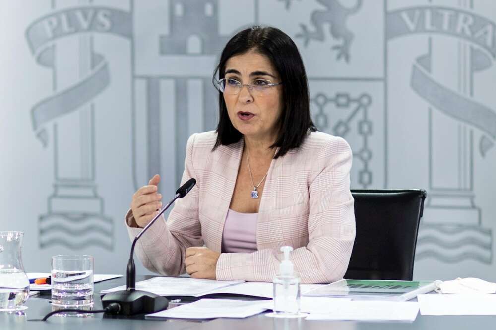 La ministra de Sanidad, Carolina Darias, durante la rueda de prensa tras el Consejo de Ministros, este viernes en Moncloa. EFE/Rodrigo Jiménez