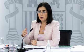 La ministra de Sanidad, Carolina Darias, durante la rueda de prensa tras el Consejo de Ministros, este viernes en Moncloa. EFE/Rodrigo Jiménez