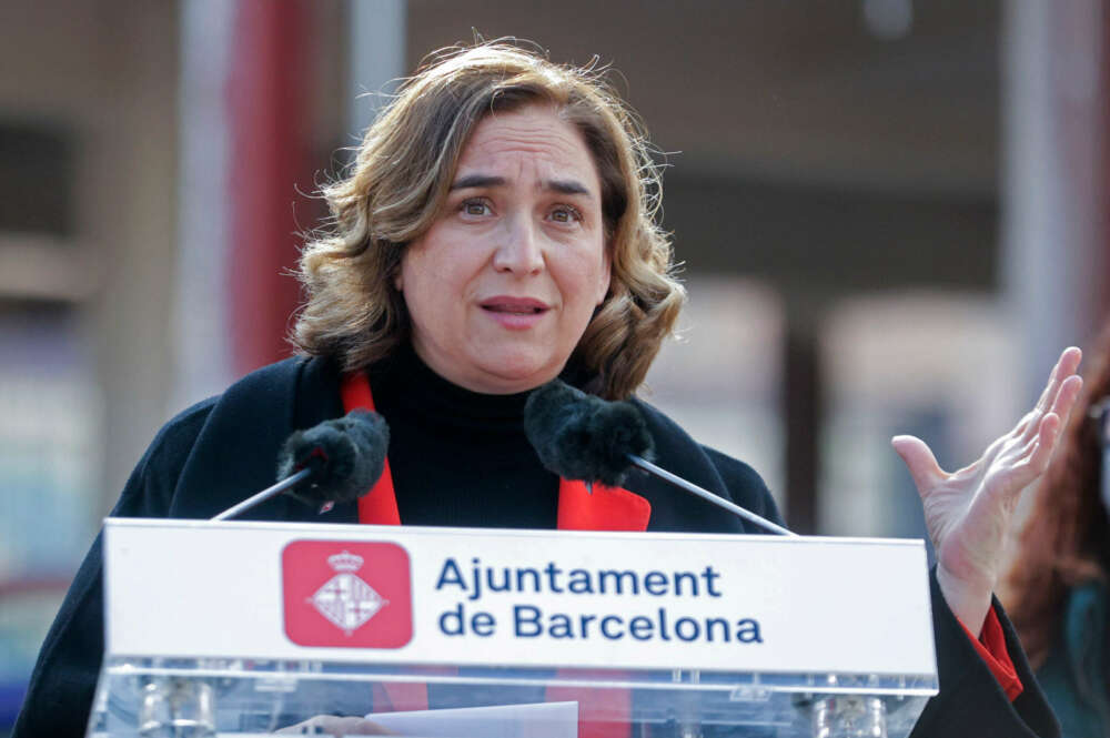 Juristas catalanes denuncian a Colau por irregularidades en la bolsa de trabajo del Ajuntament - Economía