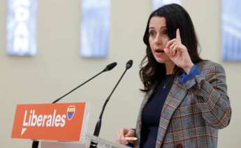 La líder de Ciudadanos, Inés Arrimadas, ofrece una rueda de prensa en la sede del partido. EFE/ Mariscal