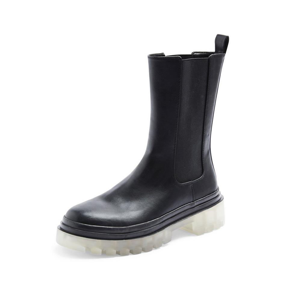 Las botas de Primark que combinan elegancia y protección contra la lluvia