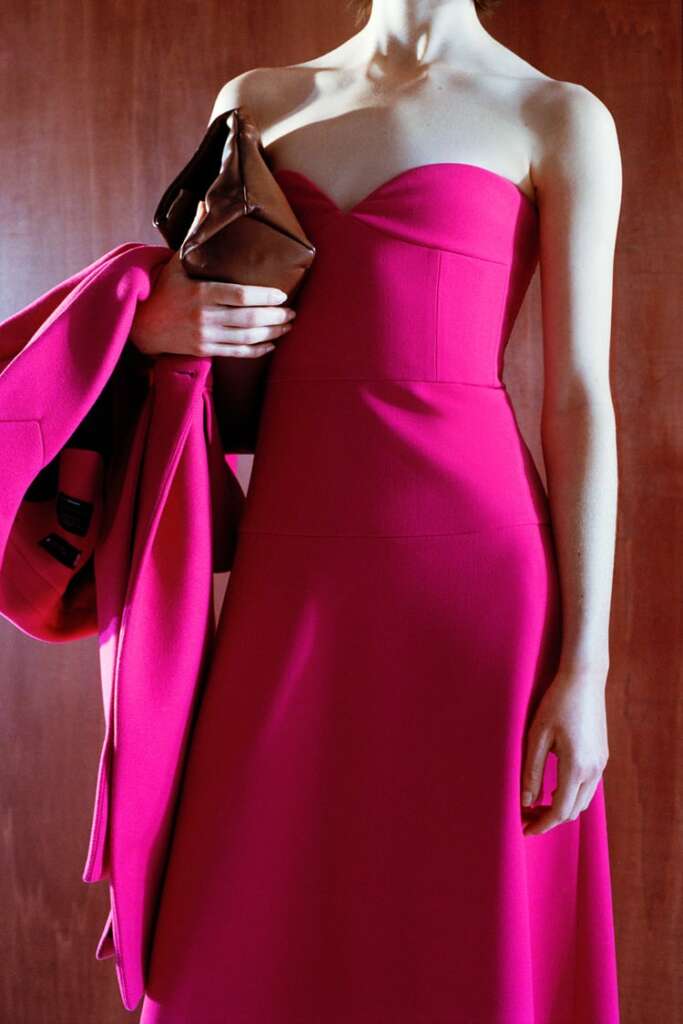 El vestido elegante de Zara que podrás llevar a bodas y comuniones