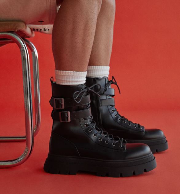 Las botas militares más vendidas de Bershka están ahora al 30% de descuento