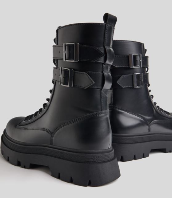 Las botas militares más vendidas de Bershka están ahora al 30% de descuento