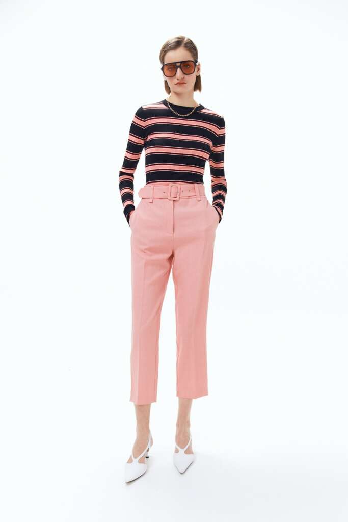 El pantalón recto para mujer más ochentero de Sfera que va a arrasar esta  temporada