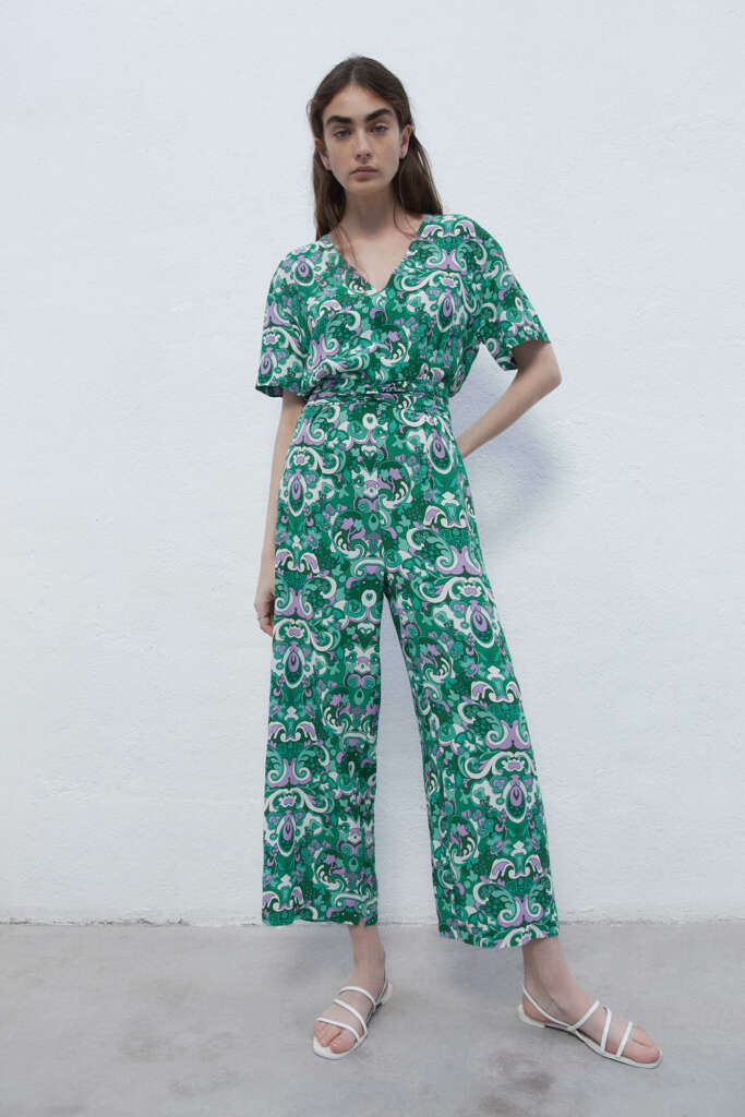 Sfera arrasa en sus últimos lanzamientos con este mono estampado de estilo  retro