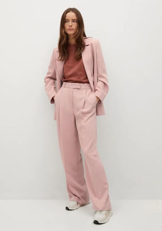 El pantalón de pinzas para mujer del outlet de Mango perfecto para ir a  reuniones de trabajo