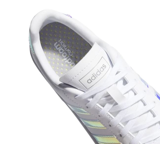Las zapatillas para mujer de Adidas con detalles holográficos que están  causando sensación