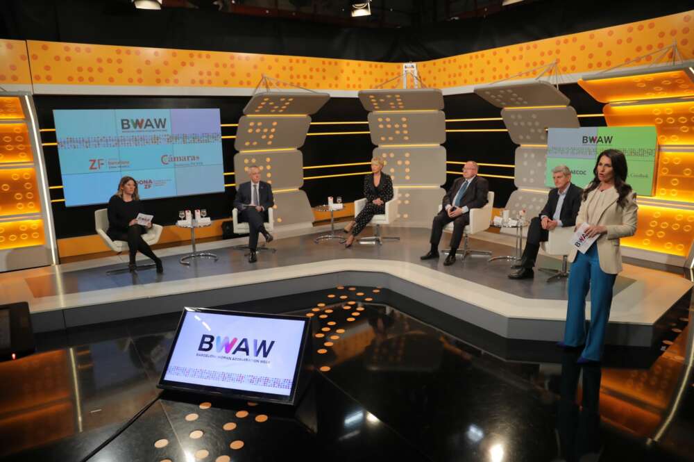 De izquierda a derecha: Blanca Sorigué, Pere Navarro, José Luis Bonet, José Manuel Pérez y Carme Atigas durante el acto de clausura de la BWAW