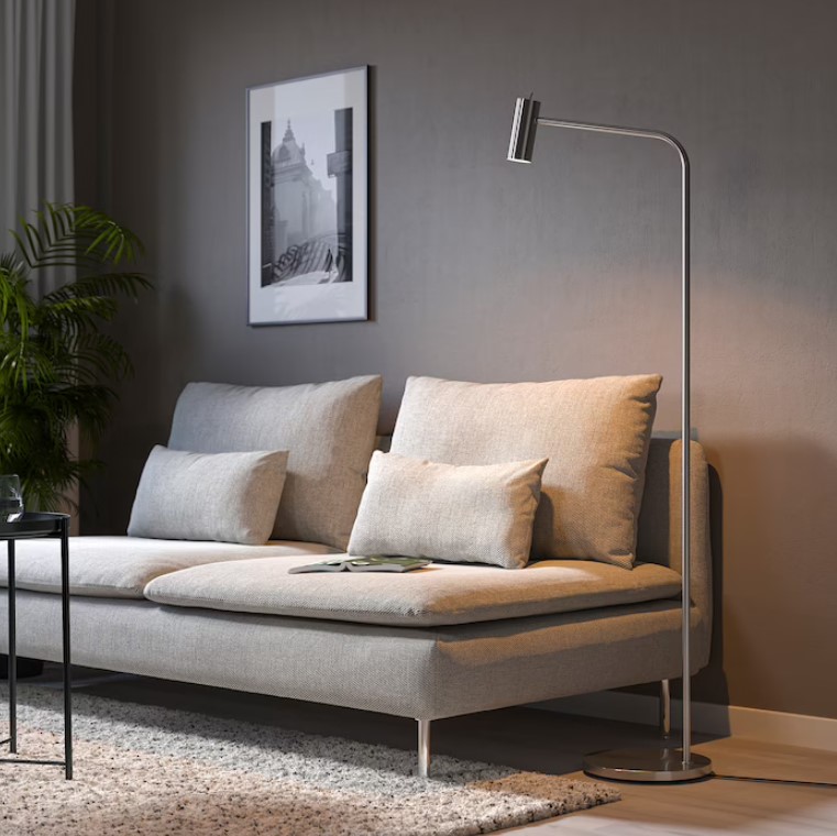 Minimalista y barata: la lámpara perfecta para cualquier salón de Ikea