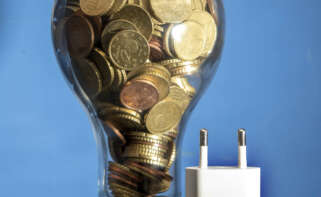 Mejor tarifa de luz por horas para contratar. EFE/ Javier Belver