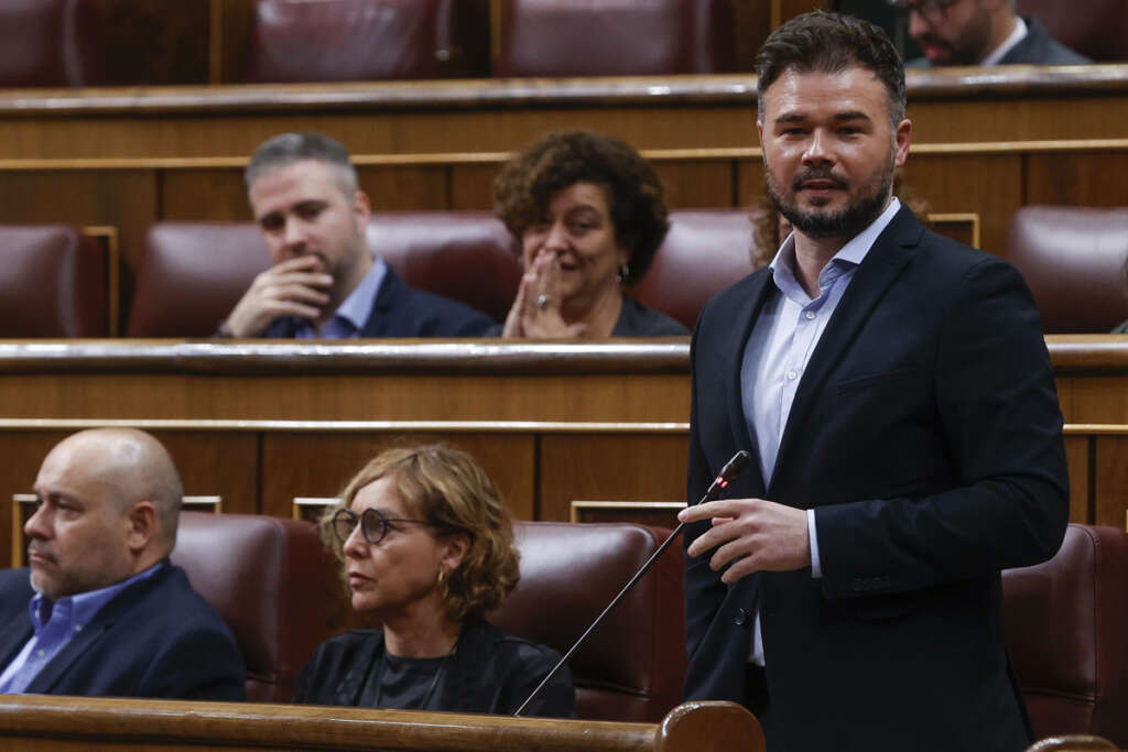 El portavoz de ERC, Gabriel Rufián interviene durante el Pleno del Congreso celebrado este miércoles. EFE/ J.J.Guillén