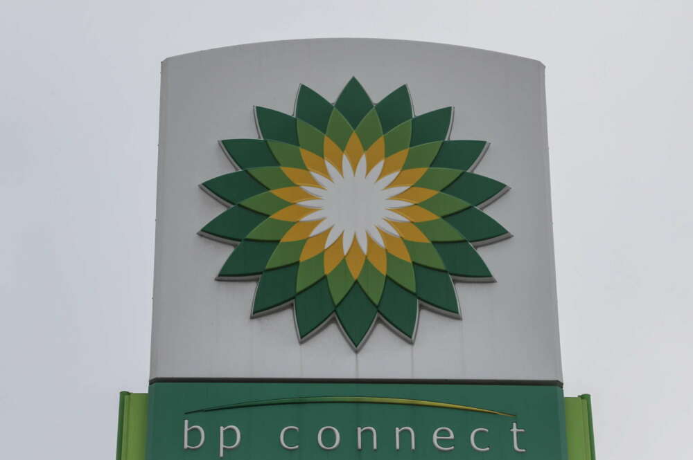 Moscow (Russian Federation), 04/03/2022.- A BP logo at a BP petrol station in Moscow, Russia, 04 March 2022. The BP has announced intention to exit its shareholding in Rosneft and withdraw from joint ventures with Rosneft in Russia. Russian troops entered Ukraine on 24 February prompting the country's president to declare martial law and triggering a series of severe economic sanctions imposed by Western countries on Russia. (Rusia, Ucrania, Moscú) EFE/EPA/YURI KOCHETKOV