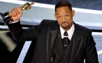 Will Smith recoge su premio durante la gala de los Oscar