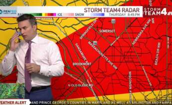 Meteorólogo llama a sus hijos en directo para advertirles de un tornado