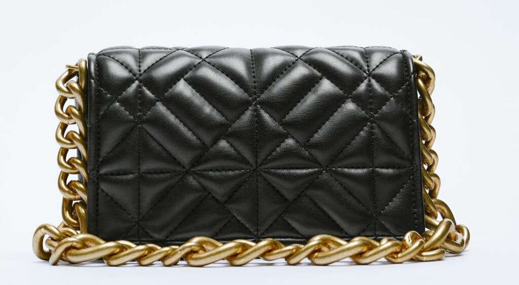 Bolso negro outlet acolchado zara