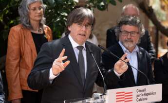 GRAFCAT6047. RIBESALTES (FRANCIA), 08/04/2022.- El expresidente catalán Carles Puigdemont ha nombrado este viernes a los miembros del gobierno del Consejo por la República, en el que mantiene a quienes han sido hasta ahora sus colaboradores, como el exconseller Antoni Comín o la diputada de JxCat Aurora Madaula, además del cantautor Lluís Llach. EFE/David Borrat.