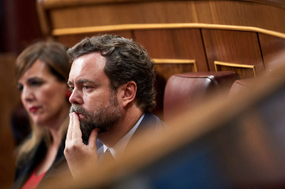 GRAF4982. MADRID, 17/05/2022.- El portavoz de Vox en el Congreso, Iván Espinosa de los Monteros, durante el pleno del Congreso de este martes, que debate y vota una proposición de ley que insta a crear un cuerpo de alta inspección educativa, y una proposición no de ley sobre la salud mental y emocional en el sistema educativo. EFE/ Miguel Osés