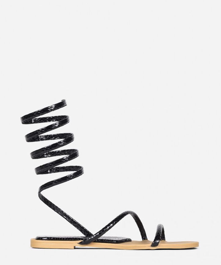 Las sandalias planas con diseño efecto espiral de la nueva colección de MaryPaz