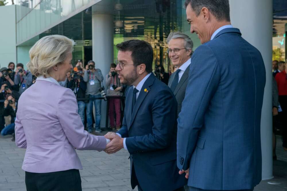 Ursula von der Leyen, presidenta de la Comisión Europea, con Pere Aragonès y Pedro Sánchez, en la reunión del Cercle de 2022. Imagen: Cercle d'Economia