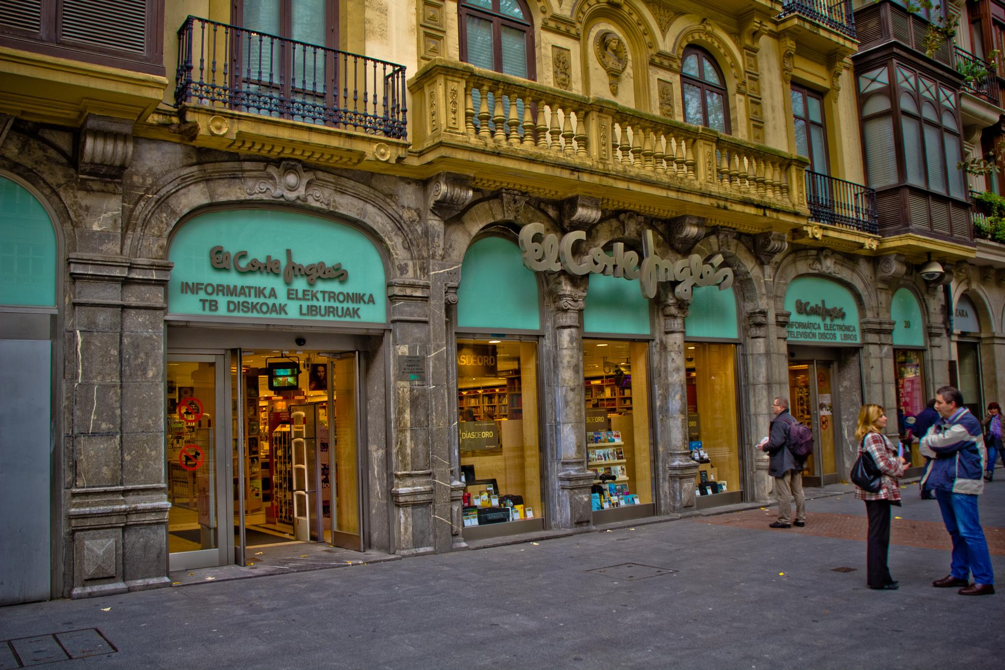 Establecimiento de El Corte Inglés ubicado en el número 20 de la Gran Vía de Bilbao. Flickr.