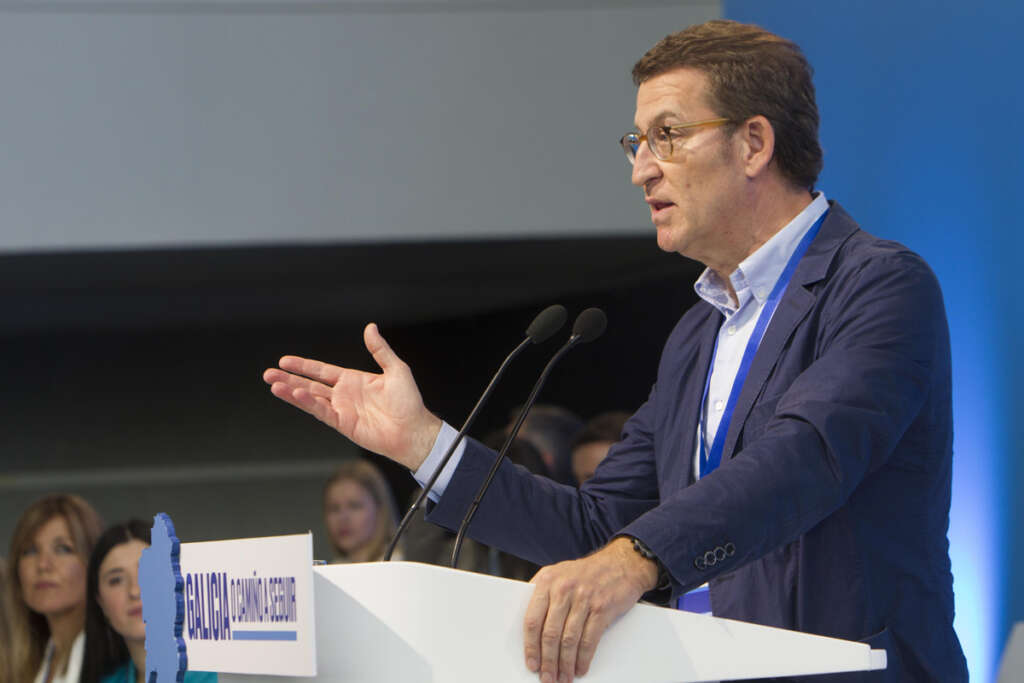 El presidente del PP, Alberto Núñez Feijóo, interviene en el 18 Congreso del PPdeG celebrado este domingo en Pontevedra. EFE/Salvador Sas