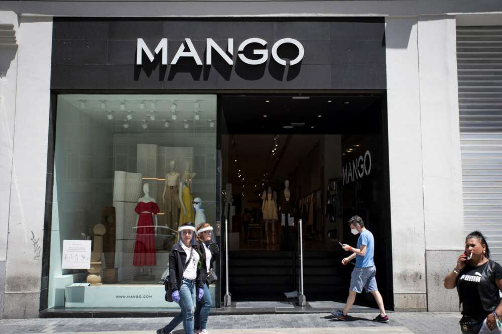 Fachada de una tienda de Mango en Madrid