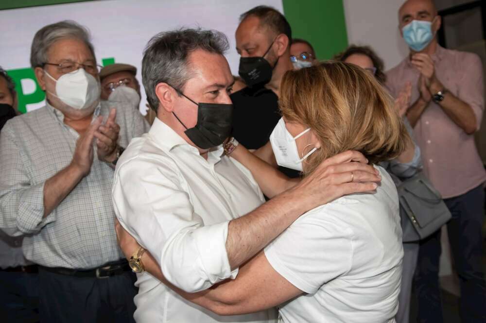 Juan Espadas y Susana Díaz, tras el triunfo del primero en el proceso de primarias en junio de 2021..