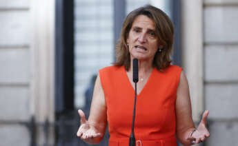 MADRID, 09/06/2022.- La vicepresidenta tercera del Gobierno de España y ministra para la Transición Ecológica y el Reto Demográfico, Teresa Ribera, en declaraciones en los alrededores del Congreso que este jueves acoge sesión plenaria. EFE/ Mariscal