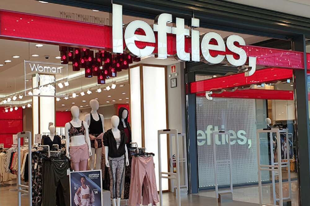 Lefties vuelve a sus inicios (el outlet de Zara) y liquida cientos de  prendas para la