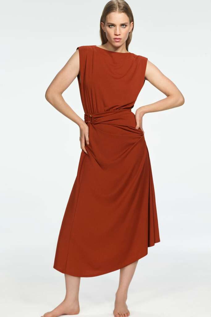 El vestido con toques retro de Zara ideal para tus eventos más importantes