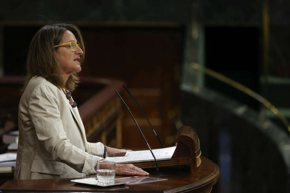 MADRID, 30/06/2022.- La vicepresidenta tercera y ministra para la Transición Ecológica, Teresa Ribera, comparece ante el pleno para informar de la propuesta ibérica para fijar un tope al precio del gas del Congreso de los Diputados este jueves en Madrid. EFE/ Javier Lizón