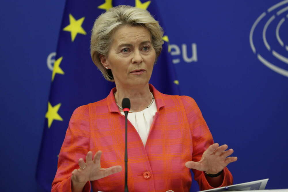 Strasbourg (France), 06/07/2022.- European Commission President Ursula von der Leyen holds a press conference after the presentation of the programme of activities of the Czech Presidency at the European Parliament in Strasbourg, France, 06 July 2022. Czech Presidency of the Council of the European Union is held from 1 July to 31 December 2022. (Francia, Estrasburgo) EFE/EPA/JULIEN WARNAND