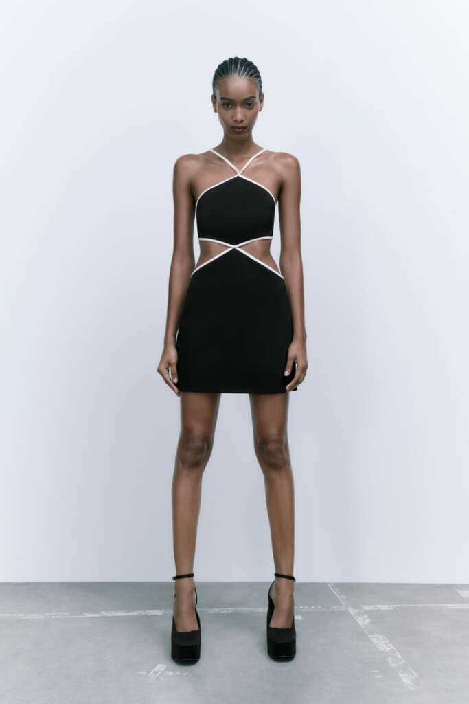 El vestido corto de Zara con cuello halter y estilo cut-out.