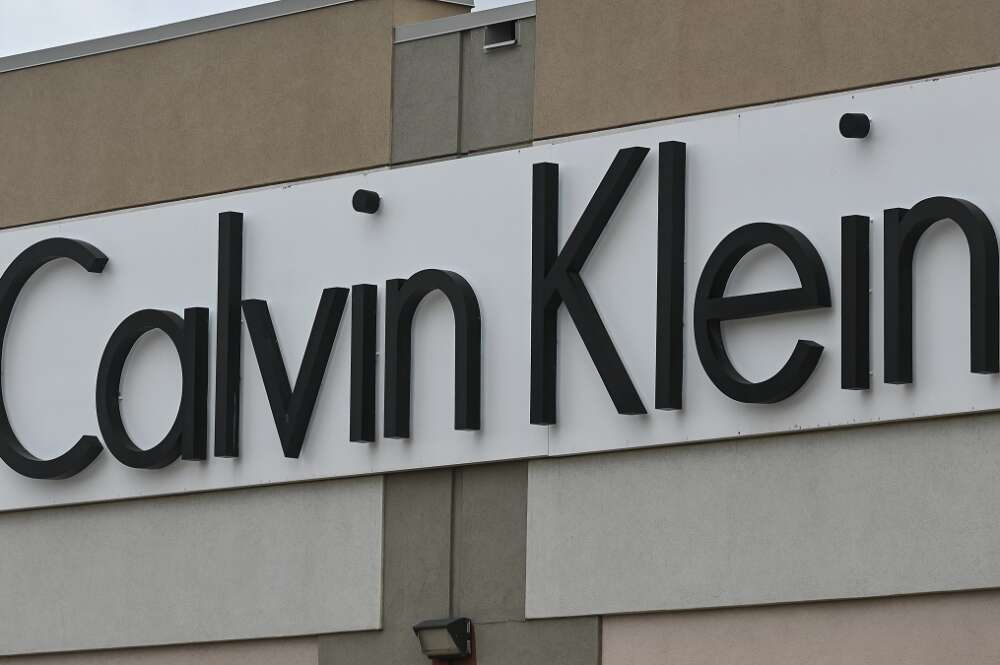 flexible Credencial Variante El vestido largo estampado de Calvin Klein que podrás encontrar en El Corte  Inglés a un 52% de descuento - Economía Digital