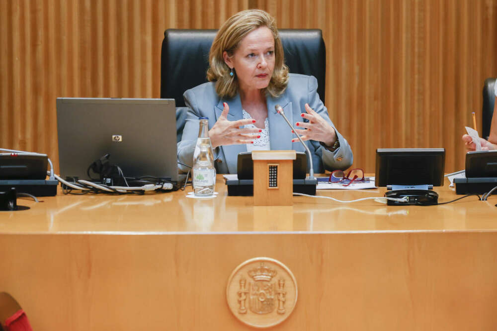 MADRID, 06/07/2022.- La vicepresidenta primera y ministra de Asuntos Económicos y Transformación Digital, Nadia Calviño, durante la reunión mantenida con el grupo parlamentario socialista del PSOE en el Congreso y el Senado, este miércoles en la Cámara Baja. EFE/ Javier Lizon