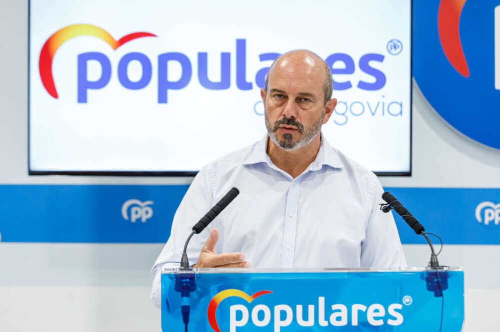 GRAF135. SEGOVIA, 08/08/2022.- El vicesecretario de Coordinación Autonómica y Local del PP nacional, Pedro Rollán, durante una rueda de prensa en Segovia donde se ha referido a la crisis energética, el mapa de transporte propuesto por el Gobierno y la despoblación. EFE/Pablo Martín