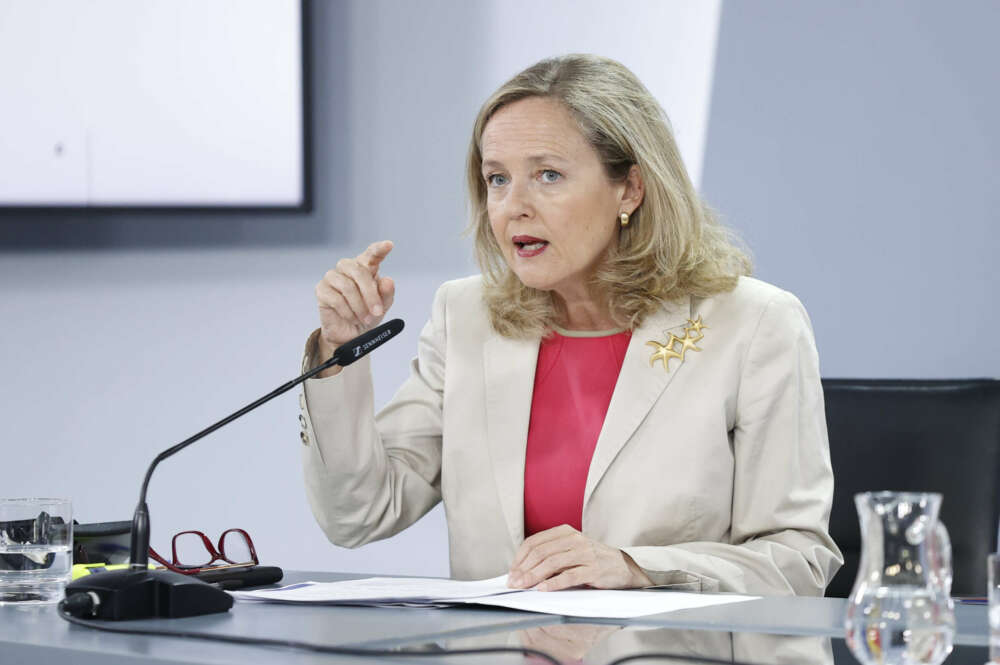 GRAF5192. MADRID, 26/07/2022.- La vicepresidenta primera del Gobierno y ministra de Economía, Nadia Calviño durante la rueda de prensa tras el Consejo de Ministros celebrado en La Moncloa este martes. EFE/ Chema Moya