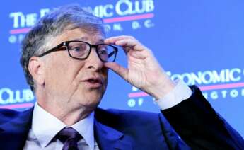 AME6228. WASHINGTON (ESTADOS UNIDOS), 24/06/2019.- El fundador de Microsoft, Bill Gates, habla durante su participación en un evento organizado este lunes, en la sede del organismo en Washington (EE.UU.). El fundador de Microsoft anunció este lunes que espera recaudar unos 2.500 millones de dólares en 2020 a través de un fondo de inversión que él mismo fundó para combatir la crisis climática desde la innovación de varias empresas del sector energético. EFE/Lenin Nolly