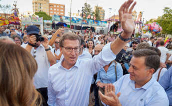 El presidente nacional del PP, Alberto Núñez Feijóo, hoy jueves en la Feria de Albacete. EFE/Manu